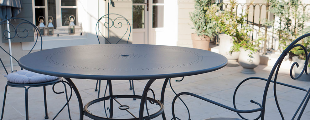 Table de salon de jardin fer forgé