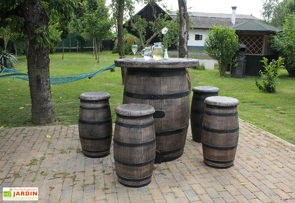 Salon de jardin en tonneau