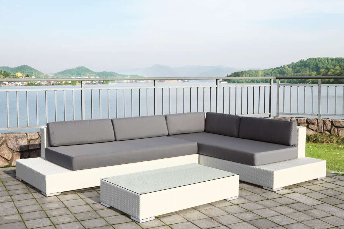 Salon de jardin en resine blanche