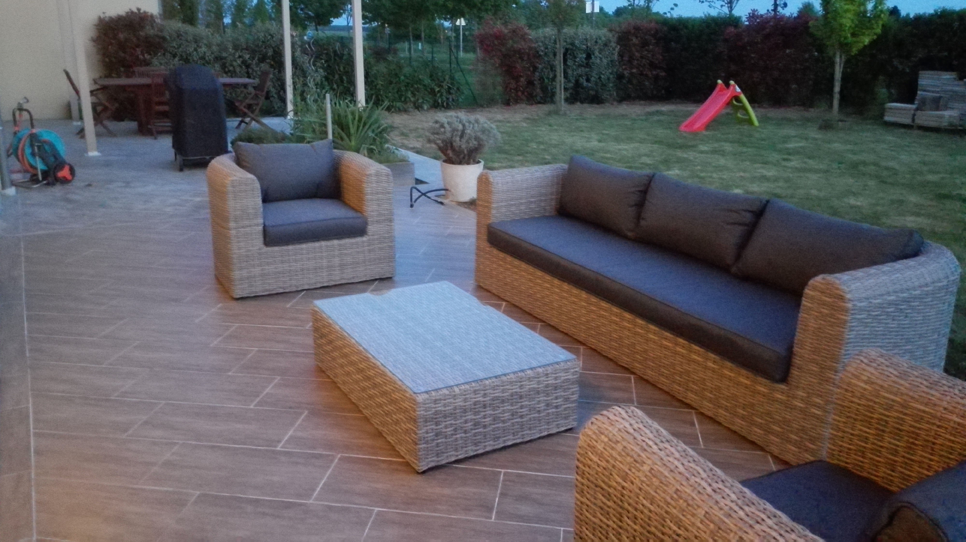 Salon de jardin tressé arrondi