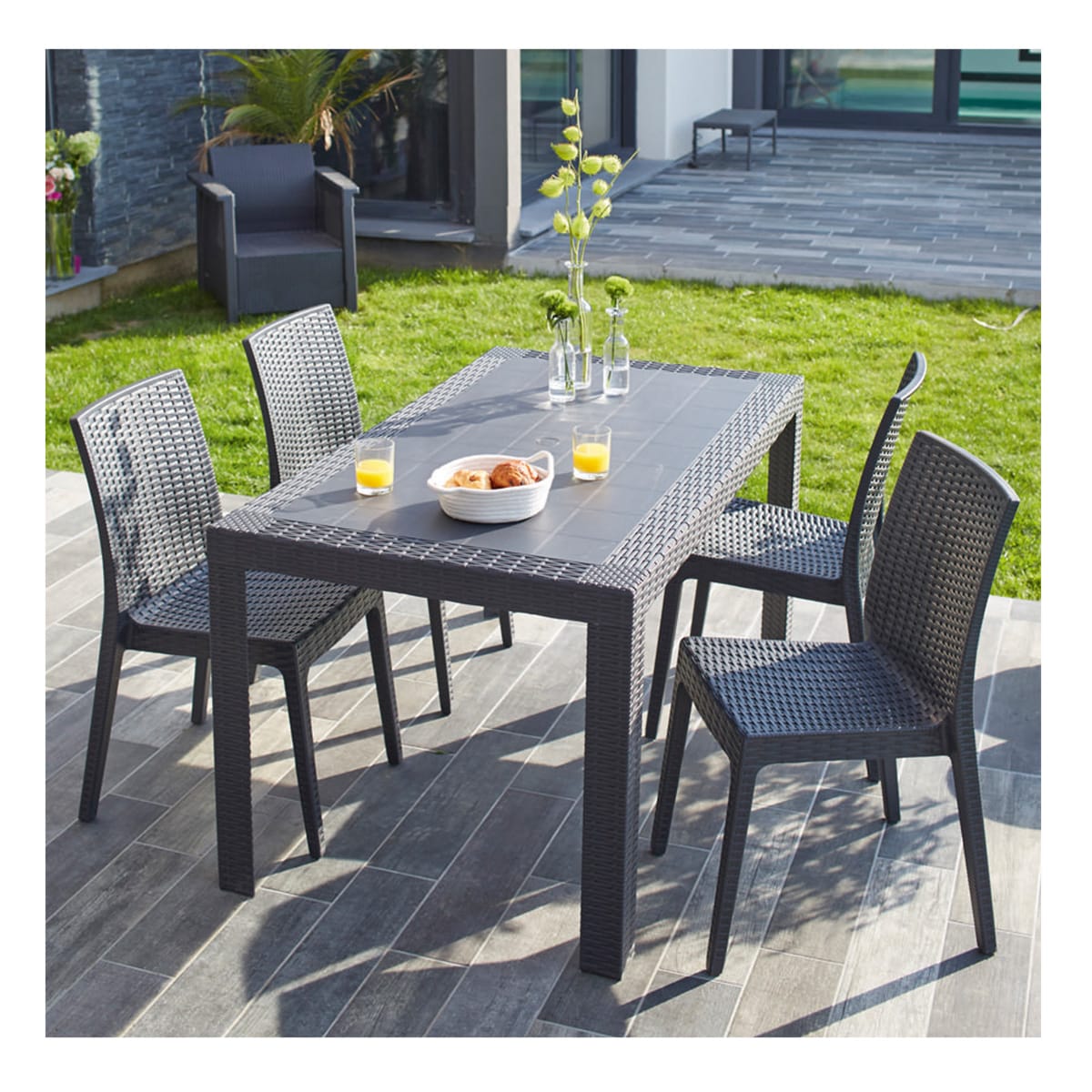 Destockage salon de jardin en résine tressée