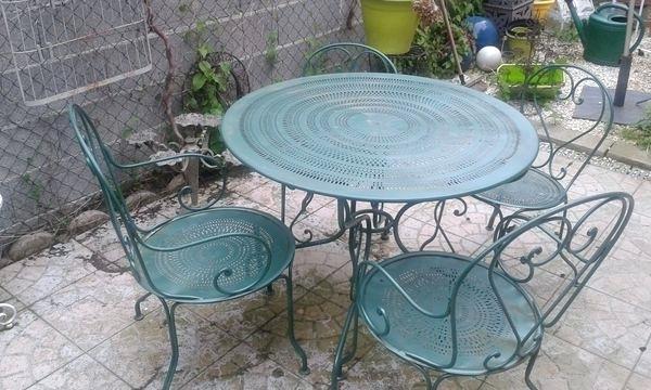 Salon de jardin rond en fer
