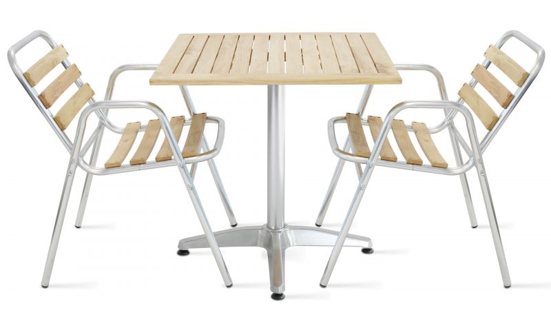 Chaise et table de jardin
