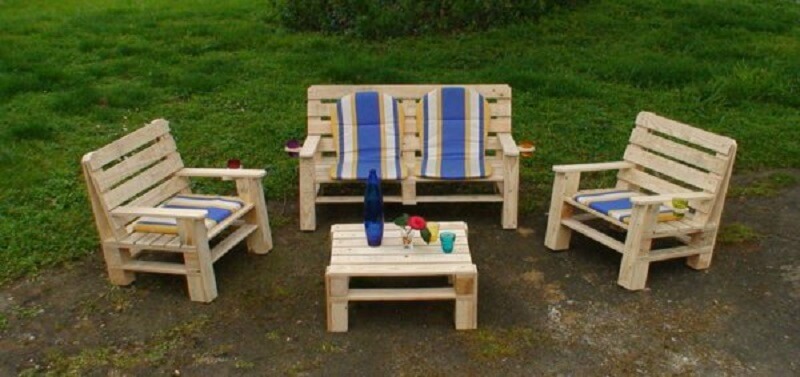 Faire un salon de jardin avec des palettes en bois