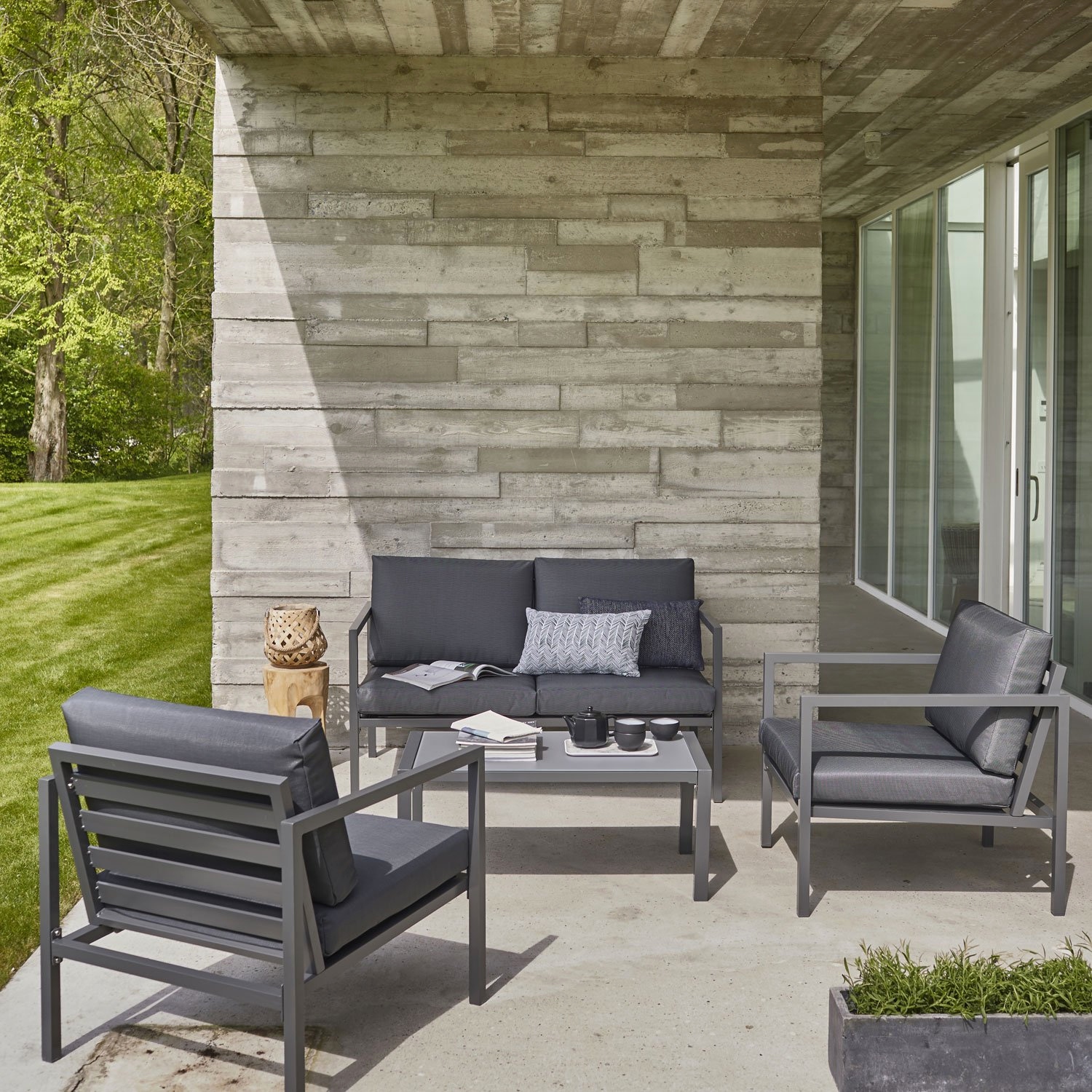 Tessa salon de jardin 6 places aluminium peint noir