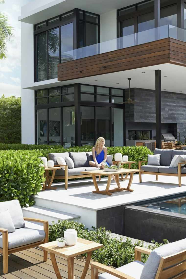 Salon de jardin sur terrasse bois