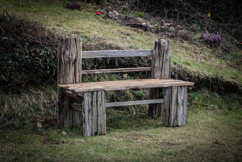 Mobilier de jardin en bois flotté