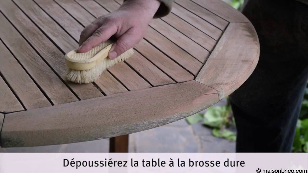 Nettoyer un salon de jardin en bois