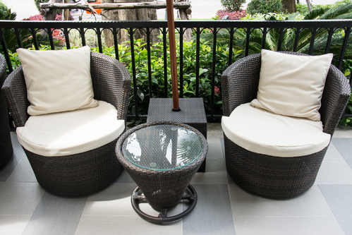 Salon bas de jardin totem