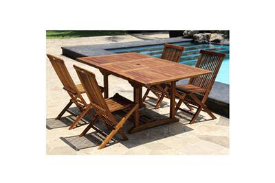 Table de jardin et chaises