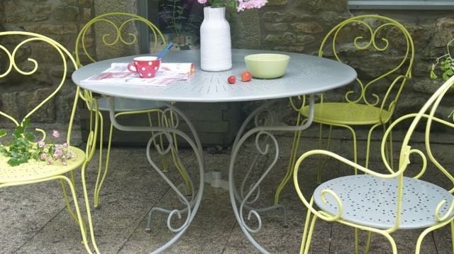 Repeindre salon de jardin en fer