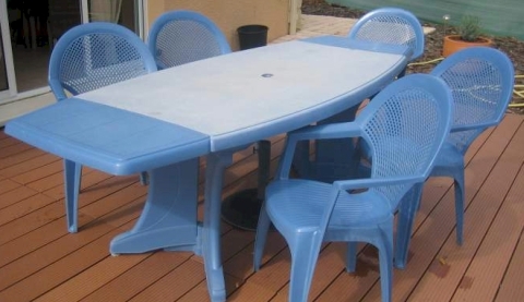 Renover une table de salon de jardin en plastique