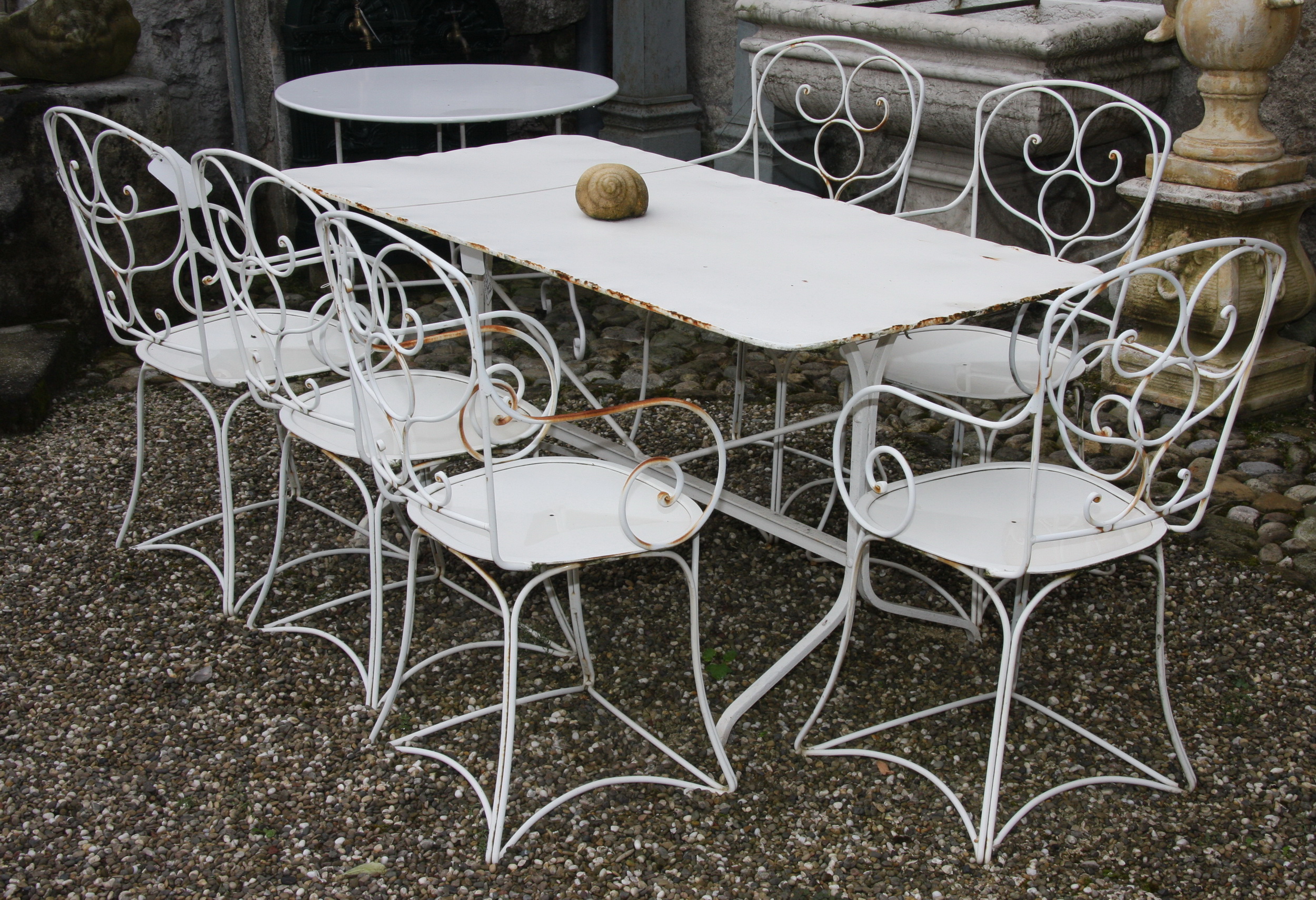Salon de jardin ancien blanc