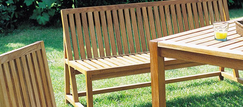 Lasurer un salon de jardin en teck