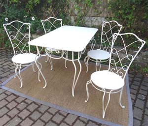 Salon de jardin en bois et fer forgé