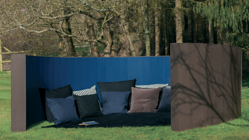 Repeindre un salon de jardin en bois