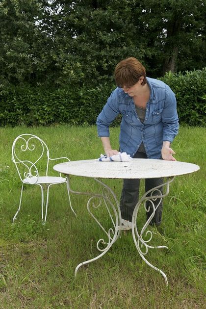 Peindre salon de jardin en fer