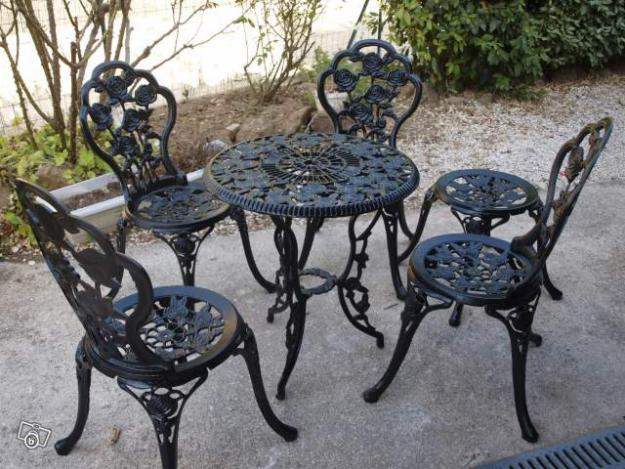 Restaurer un salon de jardin en fer forgé