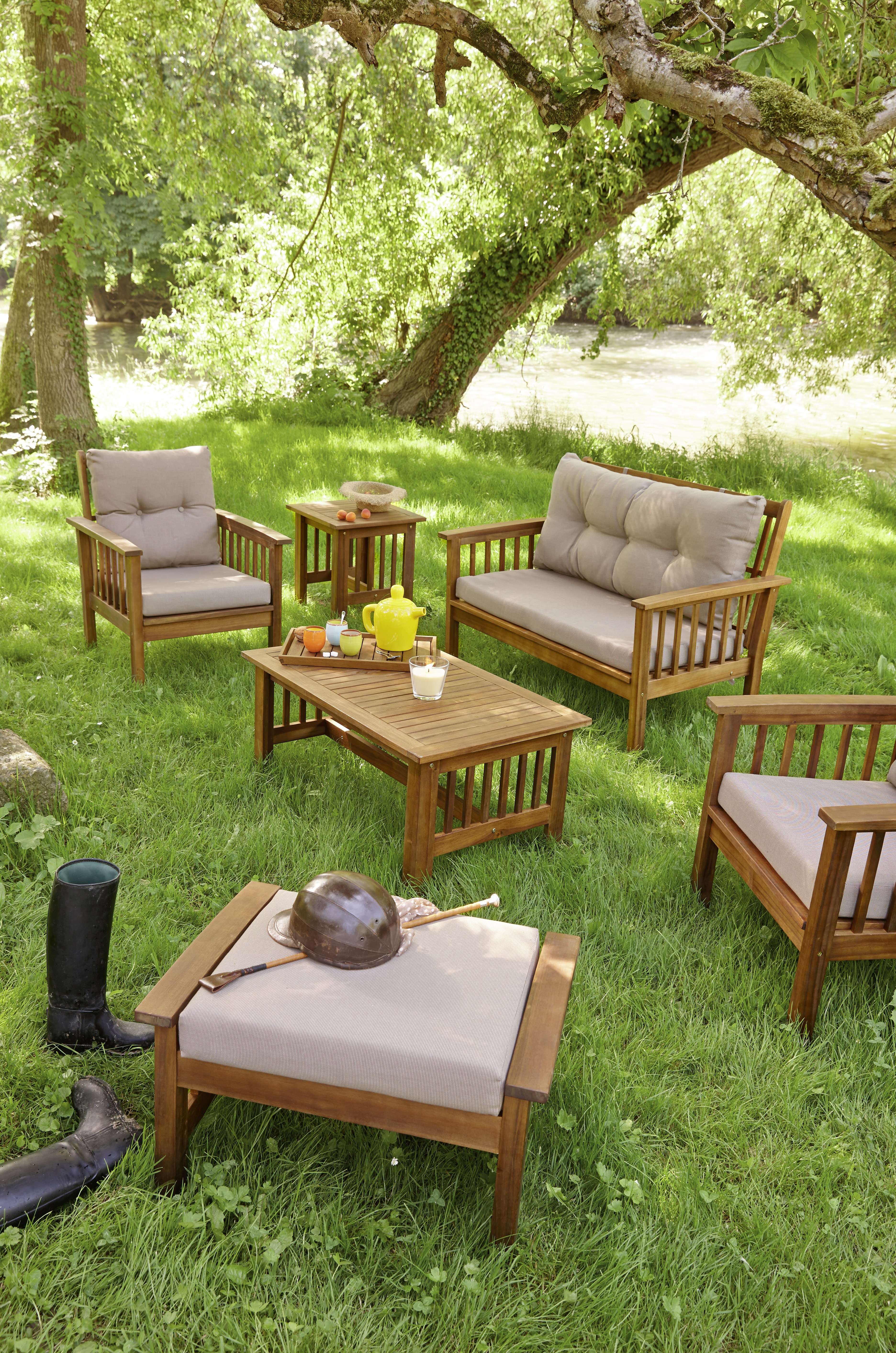 Nettoyage salon de jardin en bois exotique