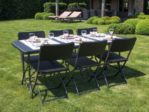 Table et chaises de jardin en résine tressée
