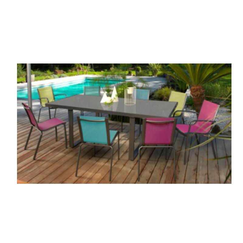 Salon de jardin avec chaise de couleur