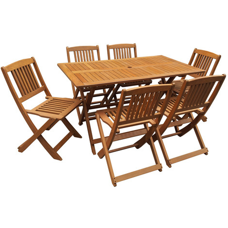 Salon de jardin en bois clair