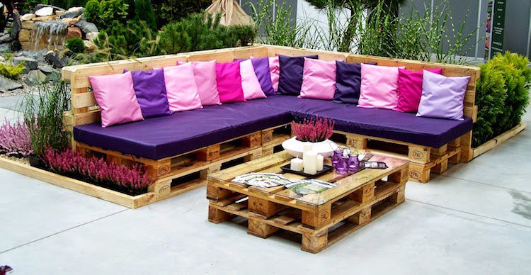 Salon de jardin avec des palettes europe