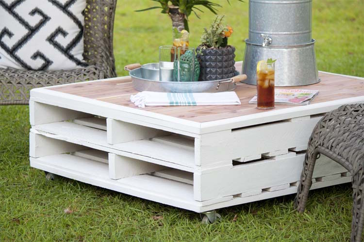 Table salon de jardin en palette