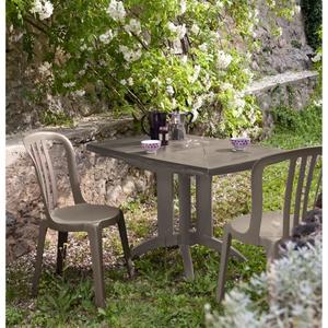 Salon de jardin en plastique grosfillex