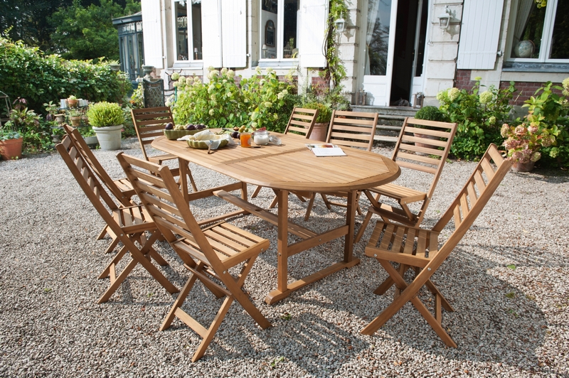 Comment nettoyer mon salon de jardin en teck
