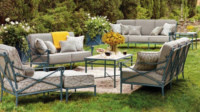 Salon de jardin en bois peint