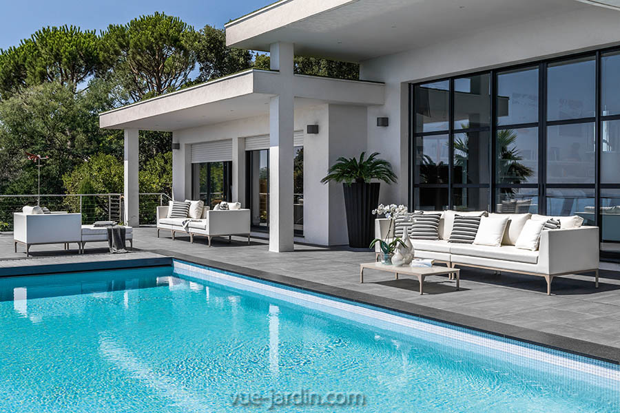 Salon de jardin design blanc