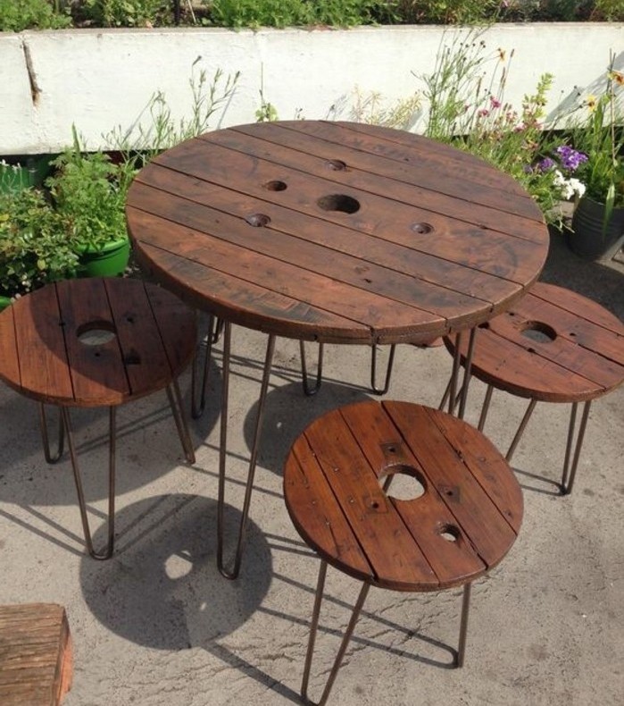 Salon de jardin avec un touret