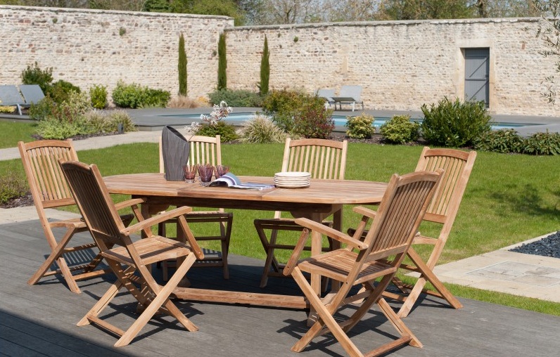 Nettoyer mobilier de jardin en teck