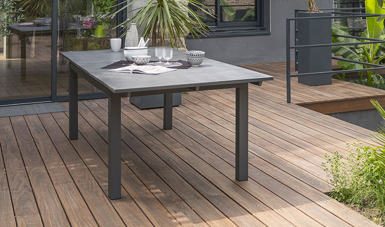 Salon de jardin en granit