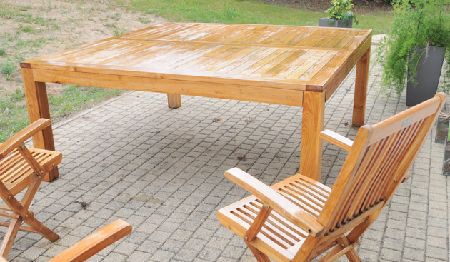 Traiter un salon de jardin en teck