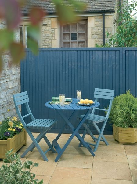 Relooker un salon de jardin en bois