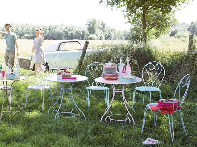 Salon de jardin romantique en fer forgé