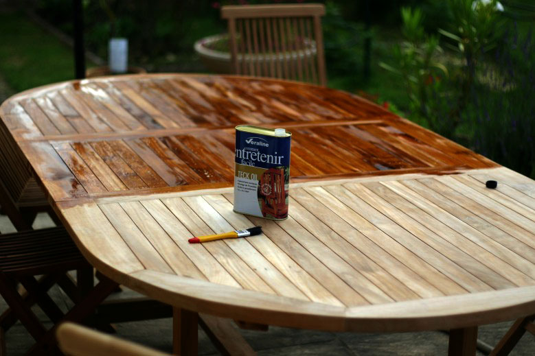 Nettoyer salon de jardin teck