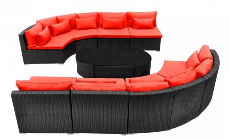 Salon de jardin avec coussin rouge
