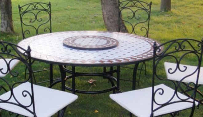 Mobilier de jardin en mosaique