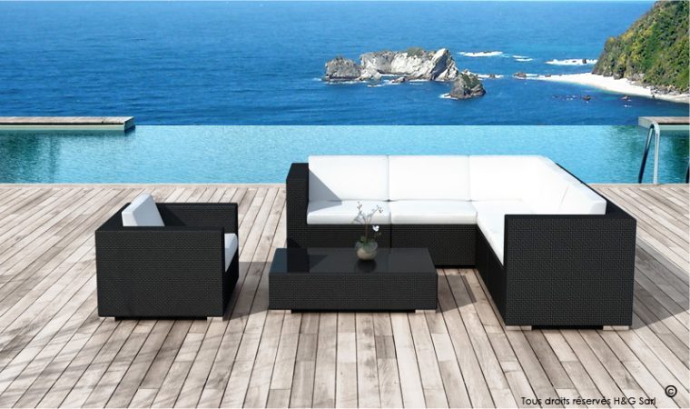 Grand salon de jardin moderne