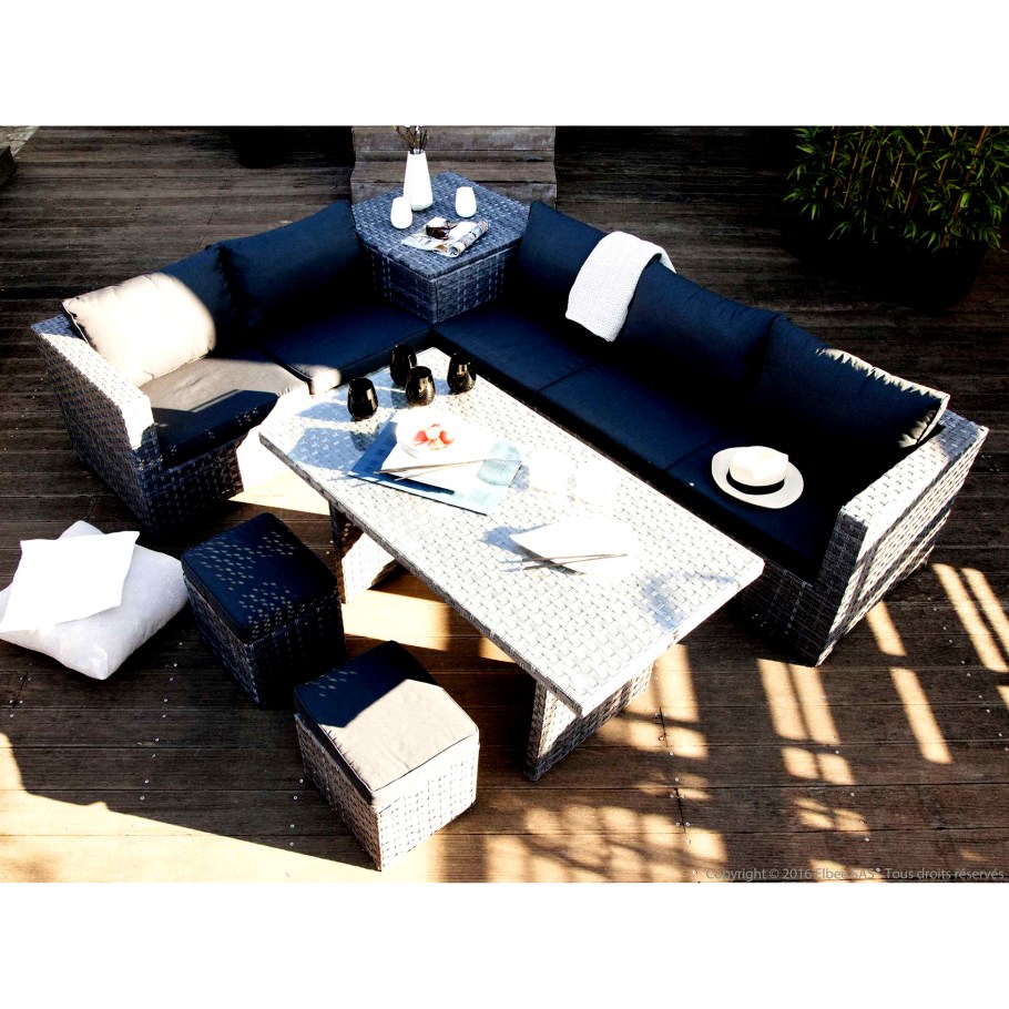 Salon de jardin avec table modulable